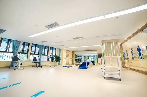 留学生深圳入户材料_刷短剧治愈上班的痛！再让我看广告就太过分了吧 刷短剧治愈上班的痛再